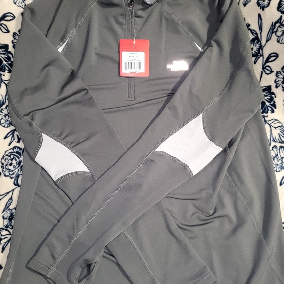 NWT mens Northface xl activeware top - Picture 3 of 7